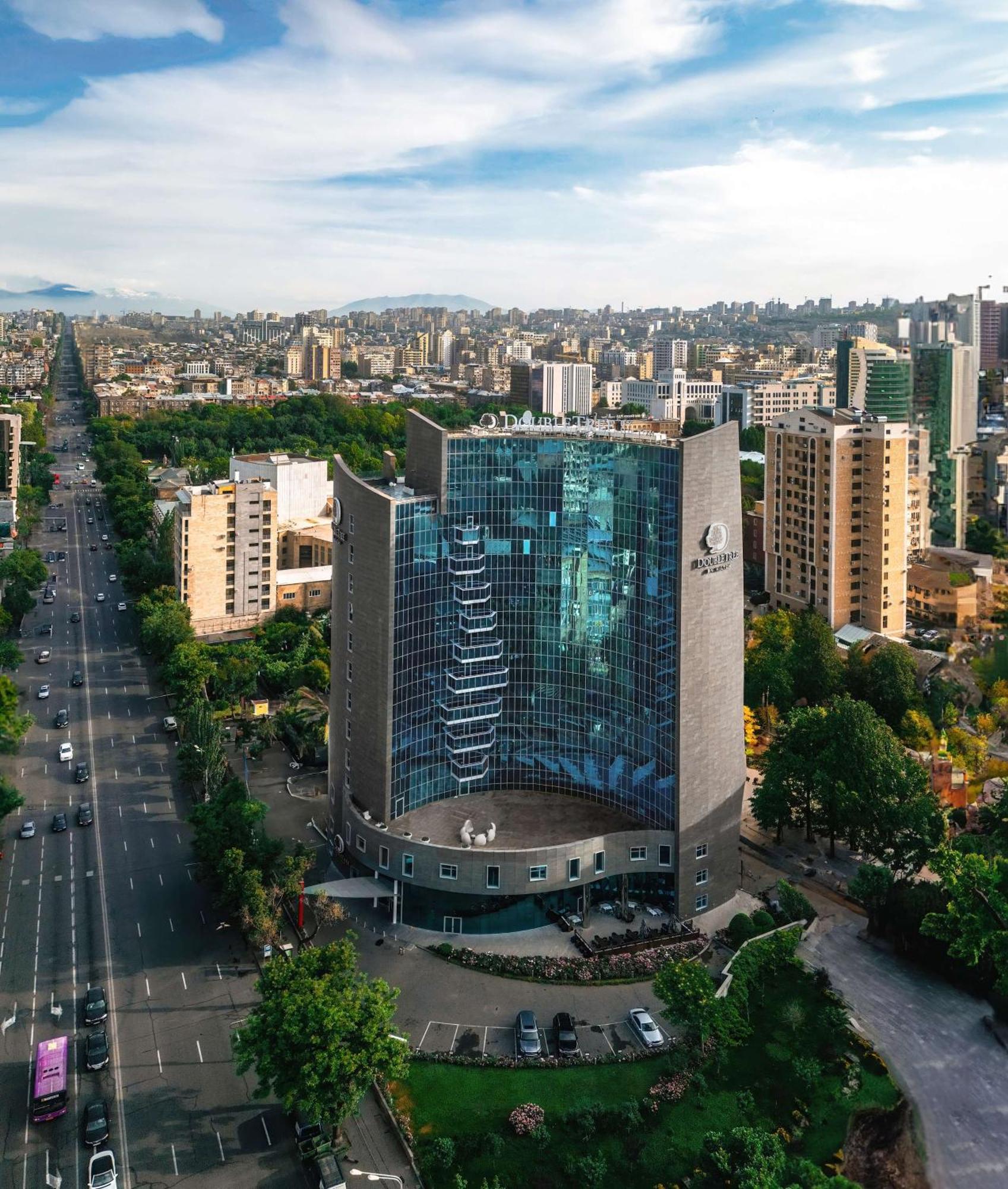 Doubletree By Hilton Yerevan City Centre Zewnętrze zdjęcie